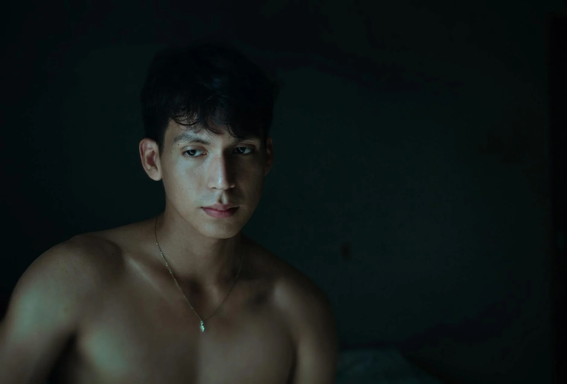 Гендерфлюидность и секс: как люди с текучей идентичностью исследуют желание и эротические роли