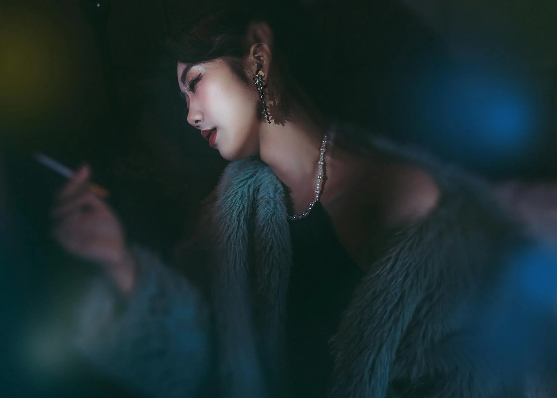 Искусство молчания: как пауза, взгляд и намеренная дистанция действуют сильнее любого признания