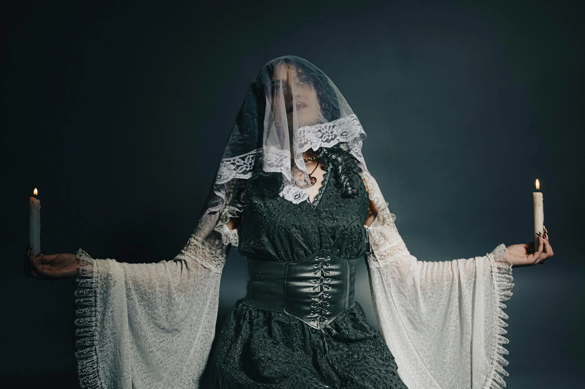 Lolita fashion и границы желания: как японская субкультура сладкой невинности породила самую противоречивую эротическую эстетику десятилетия